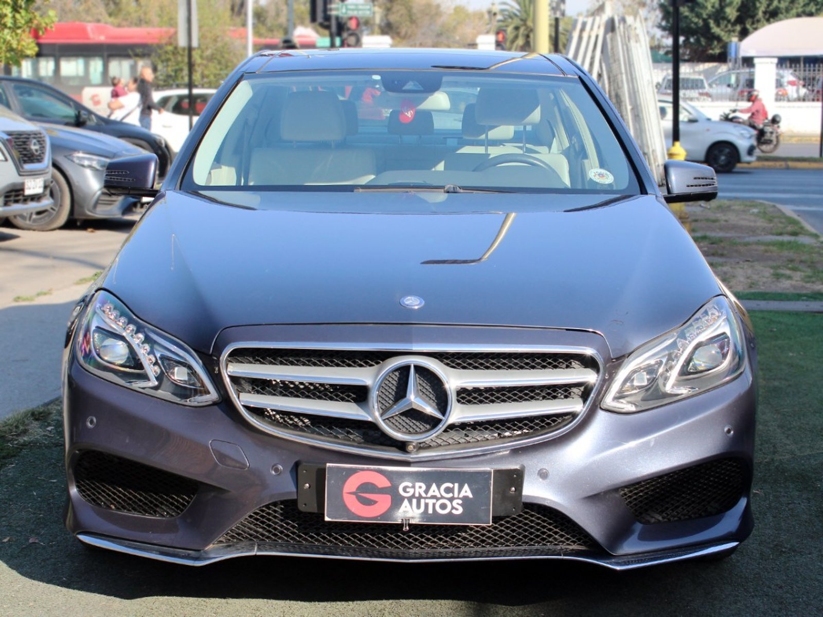 Mercedes-Benz E400 AVANTGARDE 2014 - Foto 2 de 10