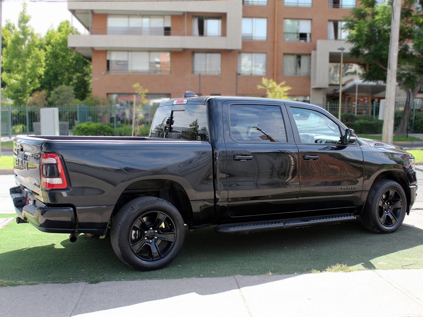RAM 1500 BIG HORN CREW 4X4 3.6 AUT 2023 - Foto 4 de 8