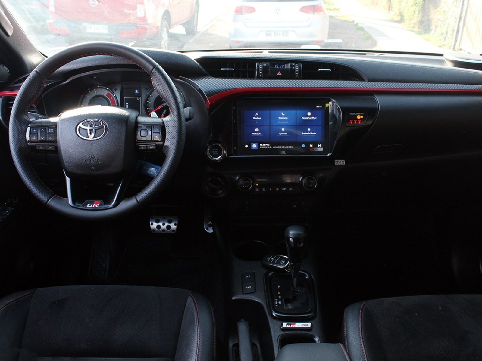 TOYOTA HILUX 2.8 GR-S DIESEL 4X4 AT 2024 - Imagen 9 de 10