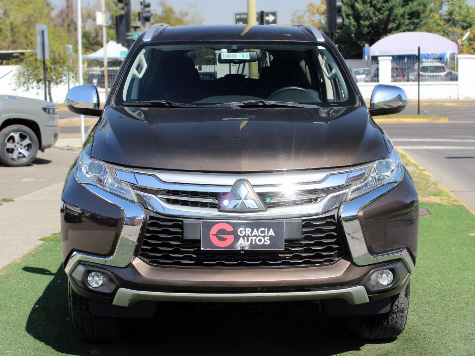 Mitsubishi MONTERO SPORT AT 4X2 2.4 DIESEL 2018 - Foto 3 de 8
