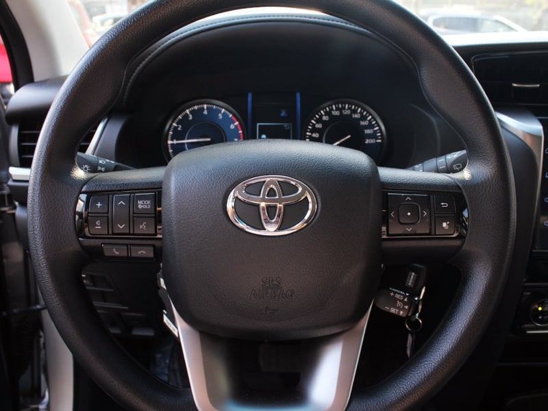 Toyota FORTUNER 2.7 SR5 4X2 AT 2025 - Imagen 10 de 10
