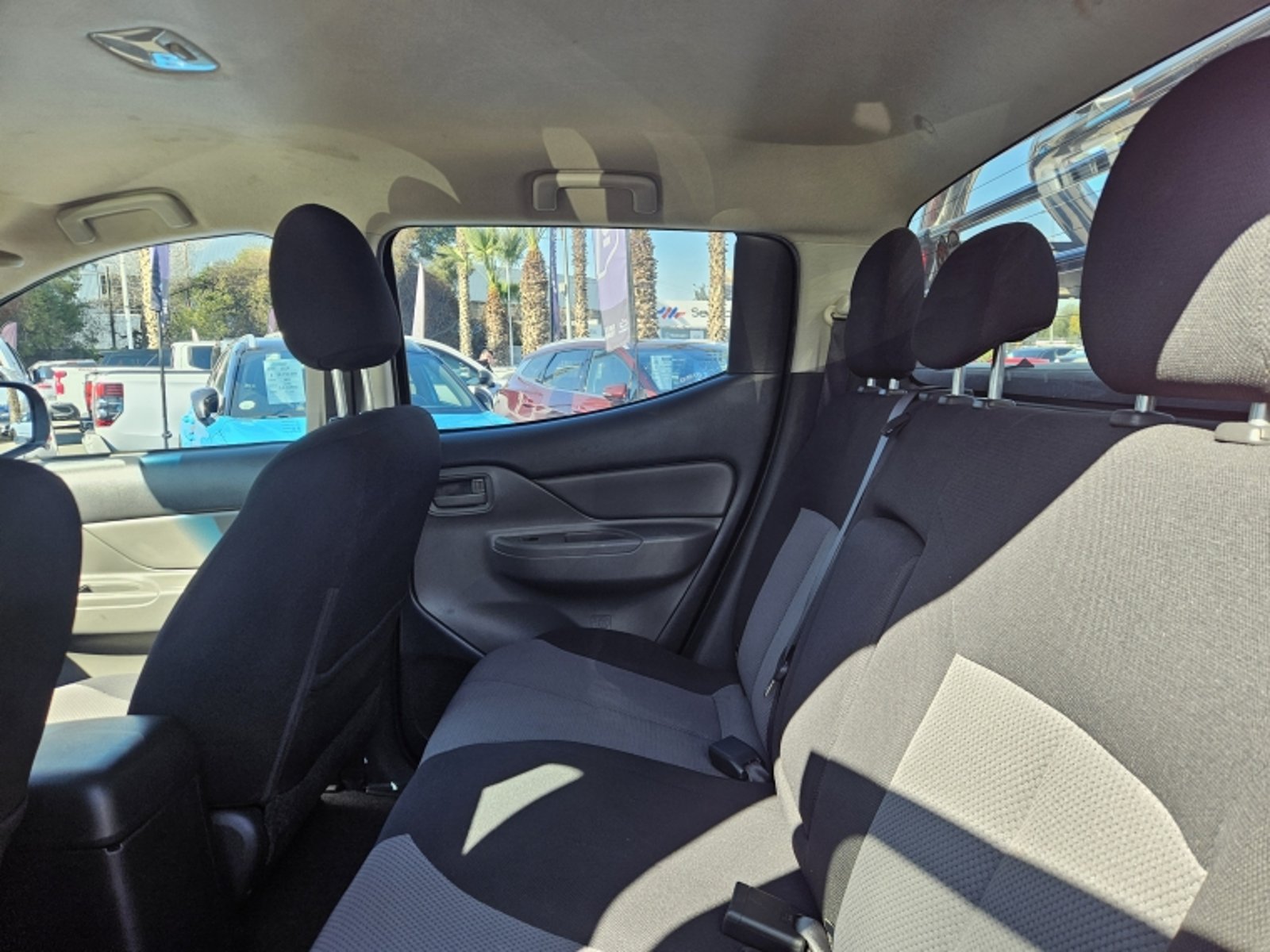 Mitsubishi L200 L 200 WORK CR DC 2.4 2019 - Imagen 8 de 17