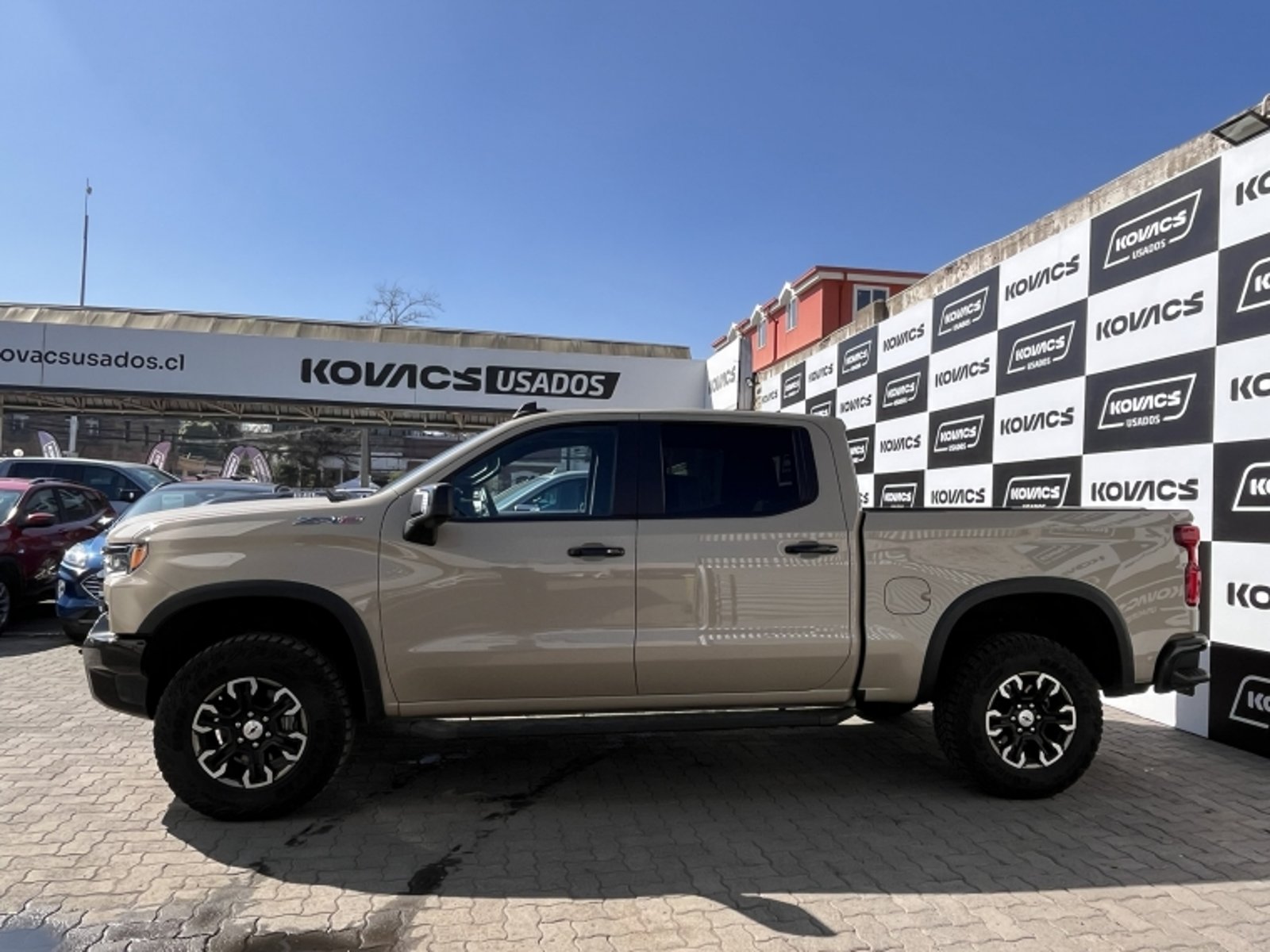 Chevrolet SILVERADO 6.2 ZR2 AT 4X4 2023 - Foto 2 de 20