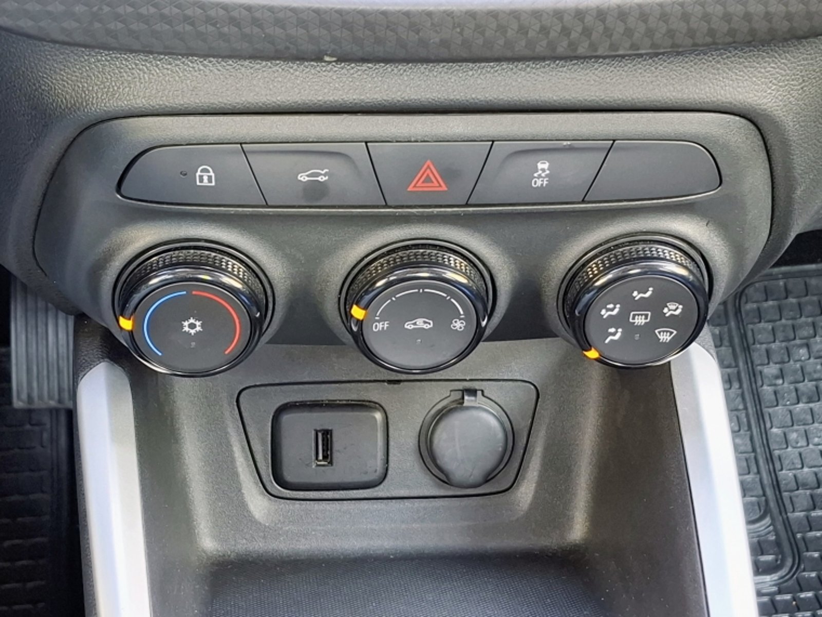 CHEVROLET ONIX LT MT 2024 - Imagen 15 de 20