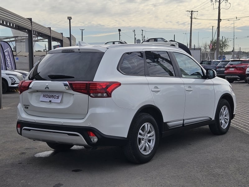 Mitsubishi OUTLANDER GLX AT 4X2 2.0 2023 - Imagen 4 de 20