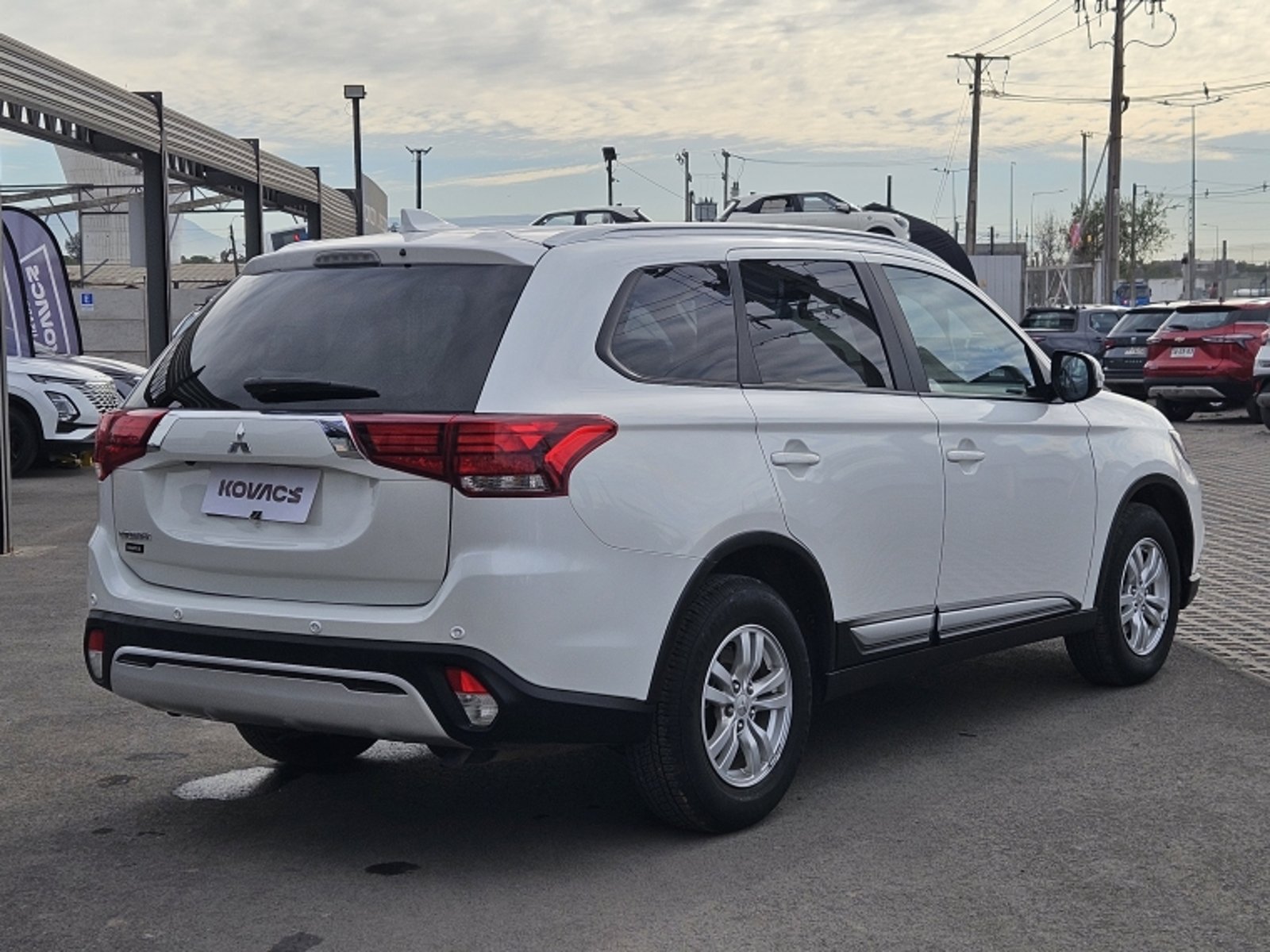 Mitsubishi OUTLANDER GLX AT 4X2 2.0 2023 - Foto 4 de 20