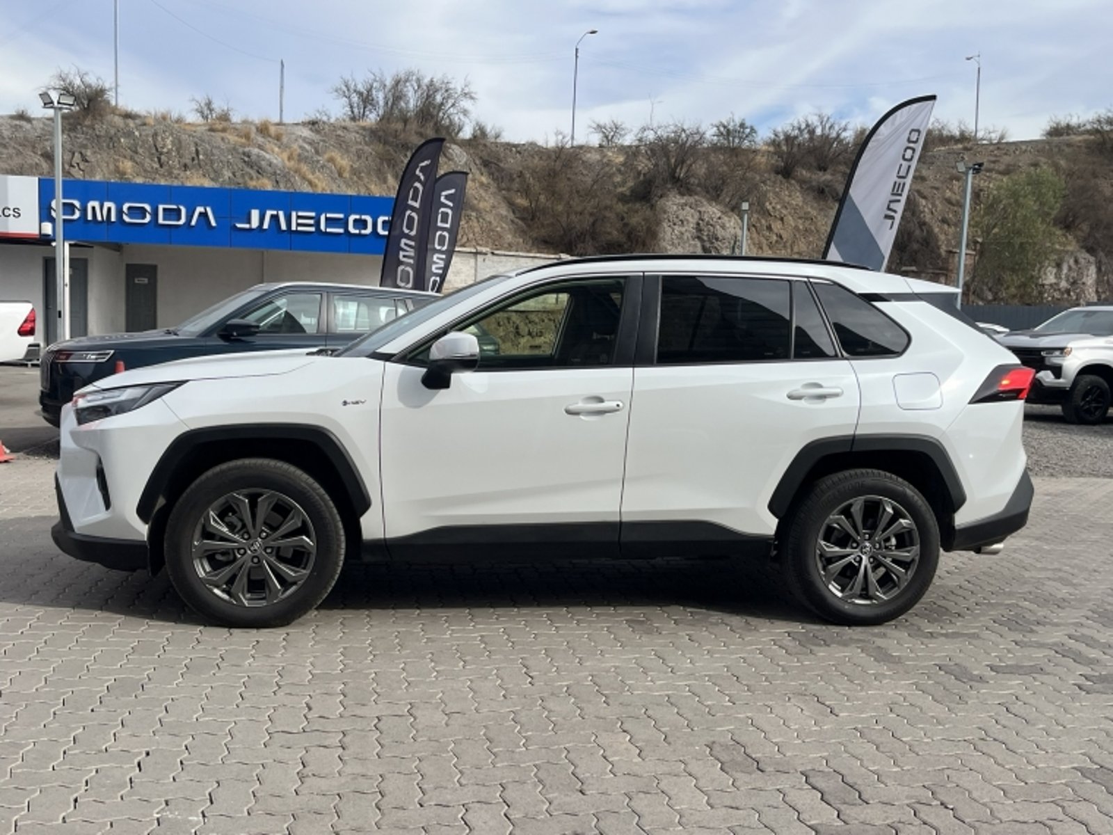 Toyota RAV4 HEV 2.5 AUT 2025 - Foto 2 de 20