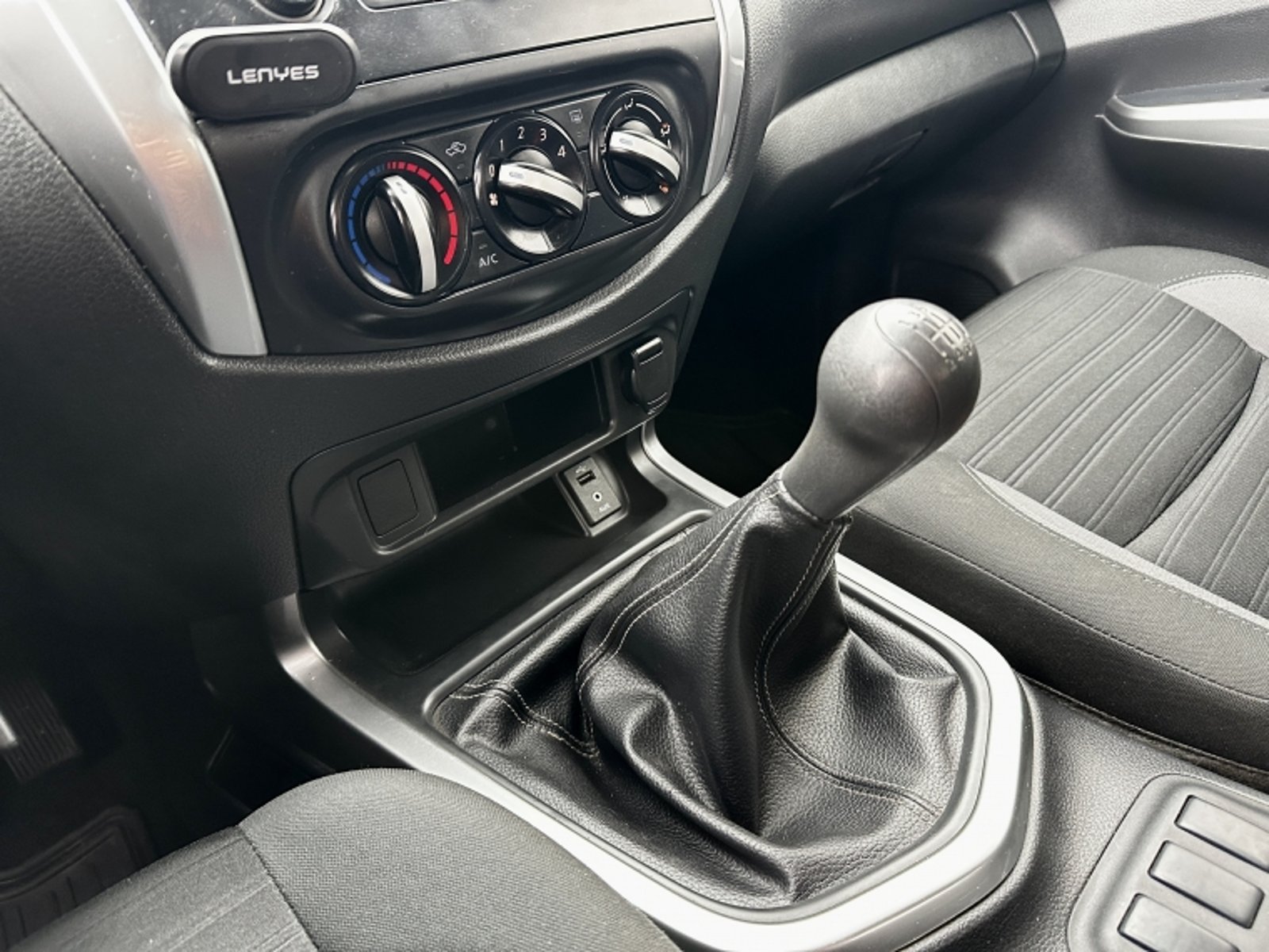 NISSAN NAVARA 2.3 MT 2021 - Imagen 15 de 19