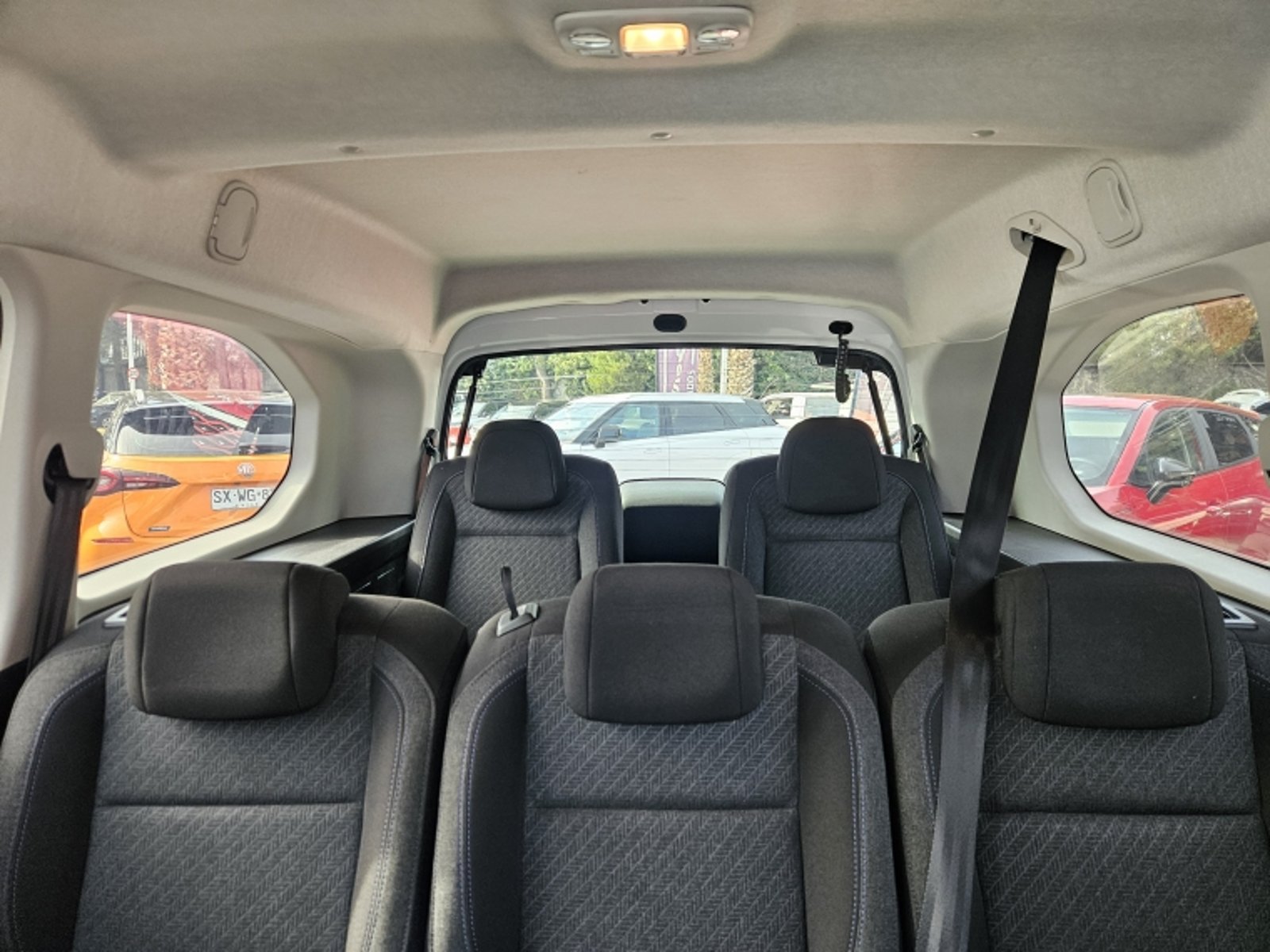 PEUGEOT RIFTER ALLURE BLUEHDI 130 AT DIESEL 2023 - Imagen 16 de 19