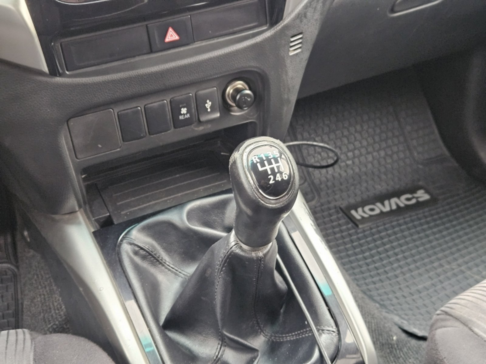 MITSUBISHI MONTERO SPORT MT 4X2 2.4 2017 - Imagen 12 de 19