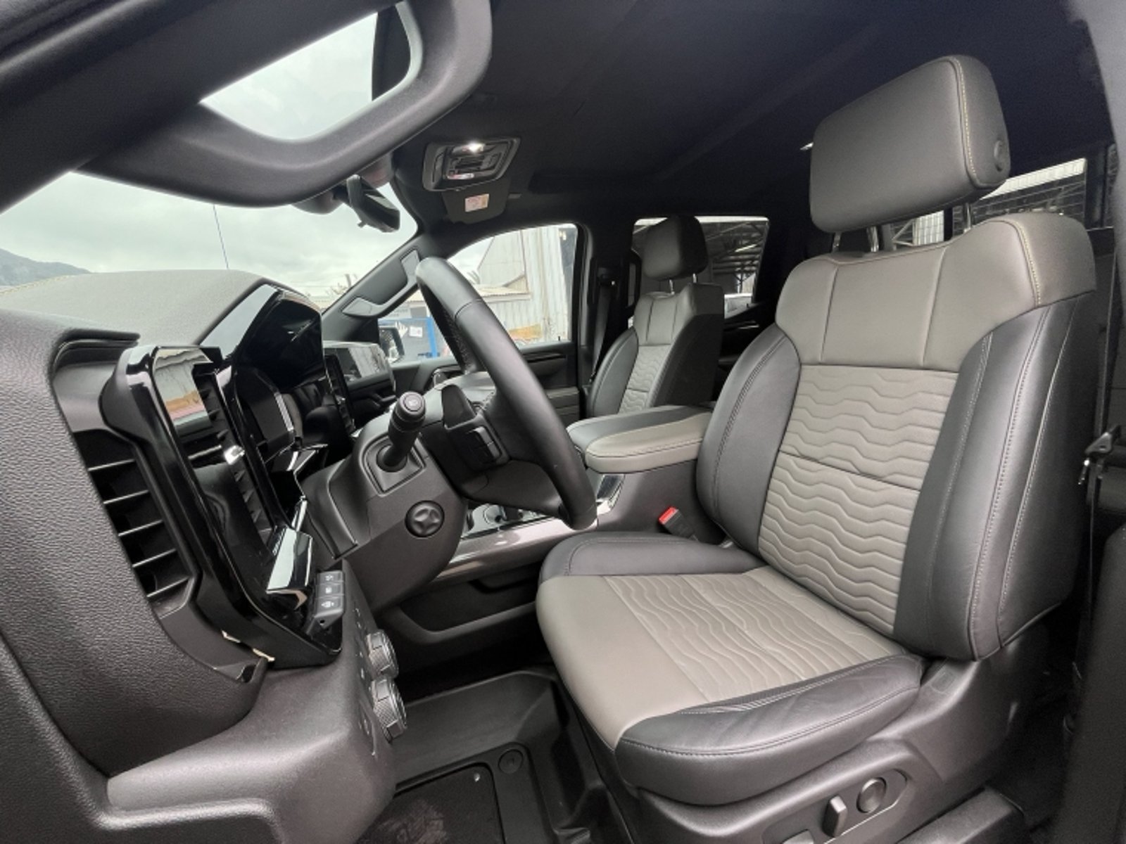 Chevrolet SILVERADO 6.2 ZR2 AT 4X4 2024 - Imagen 14 de 20
