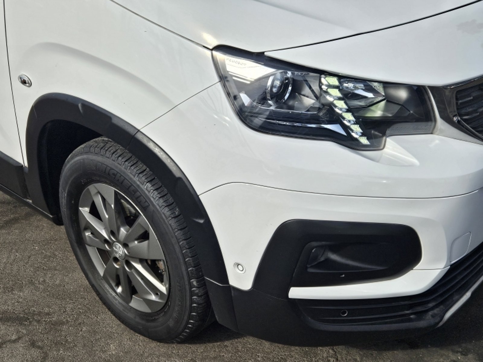 PEUGEOT RIFTER ALLURE BLUEHDI 130 AT DIESEL 2023 - Imagen 7 de 19