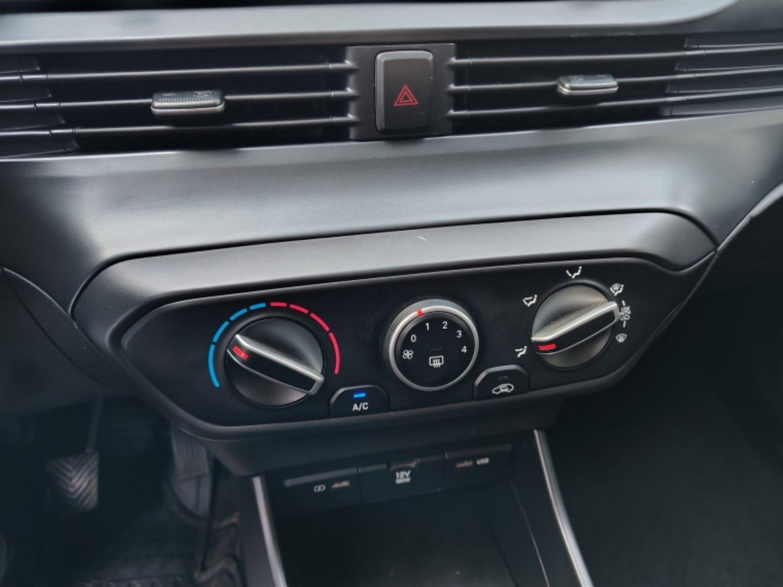 HYUNDAI I-20 1.4 BI3   PLUS  MT 2023 - Imagen 12 de 17