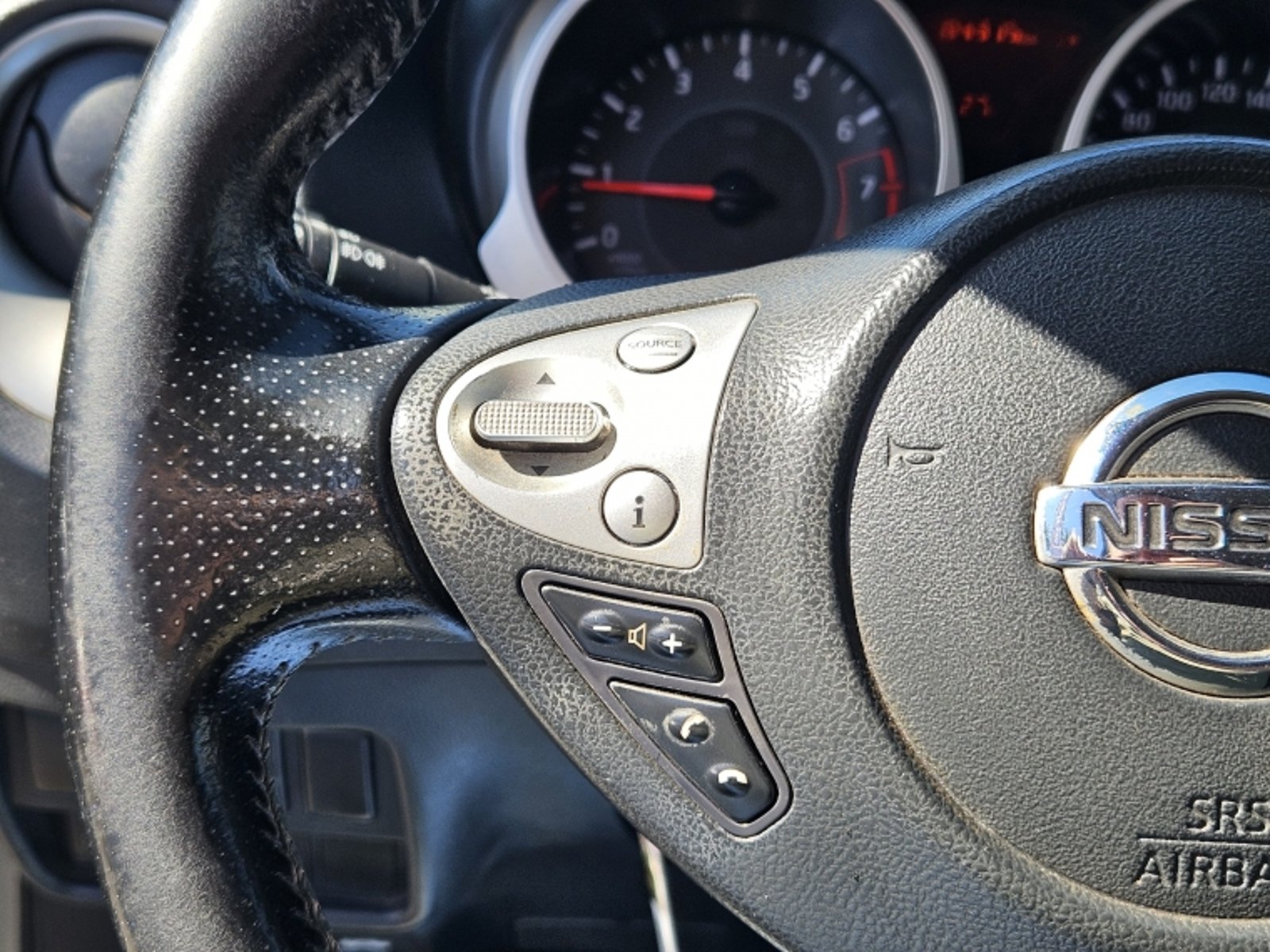 NISSAN JUKE EXCLUSIVE 1.6 MT 2018 - Imagen 17 de 20
