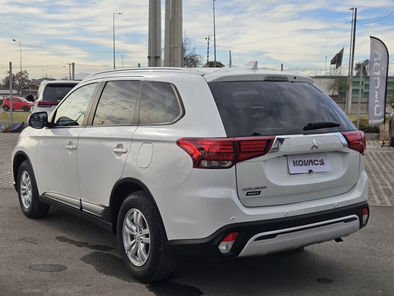 Mitsubishi OUTLANDER GLX AT 4X2 2.0 2023 - Imagen 6 de 20