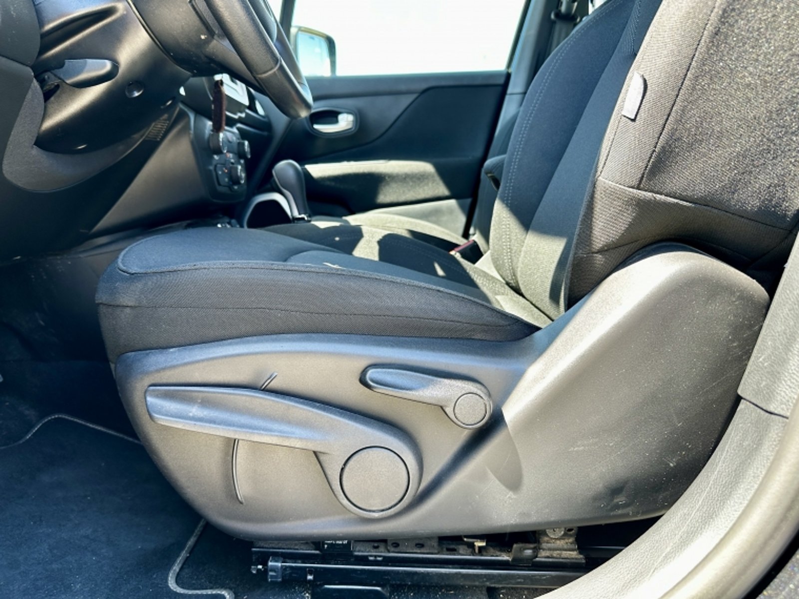 JEEP RENEGADE 1.8 SPORT LX AT 2022 - Imagen 15 de 20