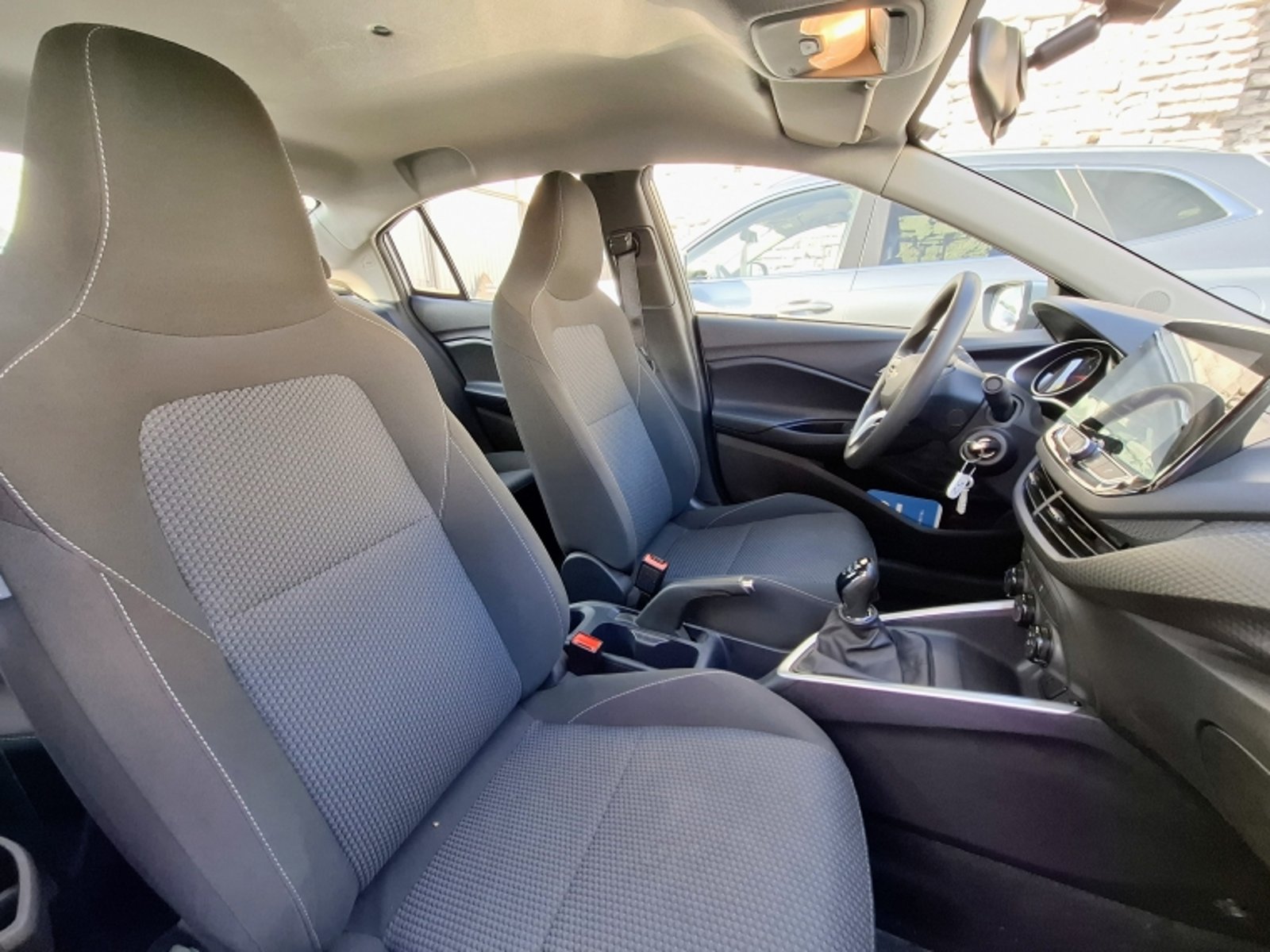 CHEVROLET ONIX LT MT 2024 - Imagen 8 de 20