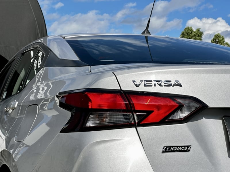 Nissan VERSA 1.6 MT 2021 - Imagen 8 de 18