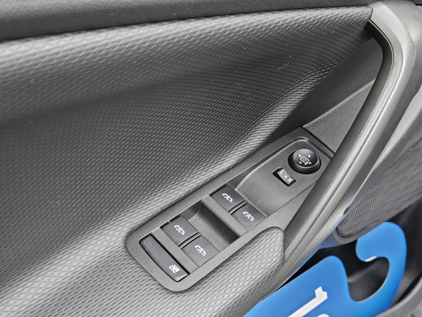 CHEVROLET TRACKER LTZ MT 2023 - Imagen 14 de 20