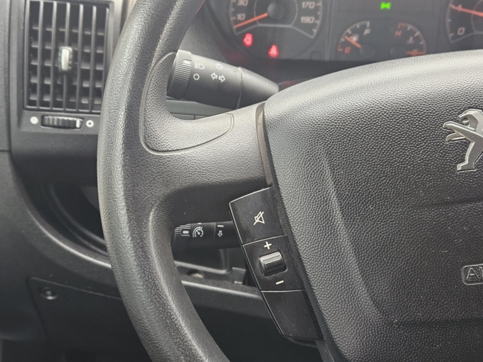 PEUGEOT BOXER D/CAB. L4 BLUEHDI 165 MT DIESEL 2023 - Imagen 13 de 17