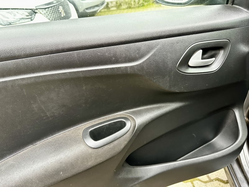 Citroën C-ELYSEE 1.6 HDI 92 SHINE MT DIESEL 2020 - Imagen 15 de 18