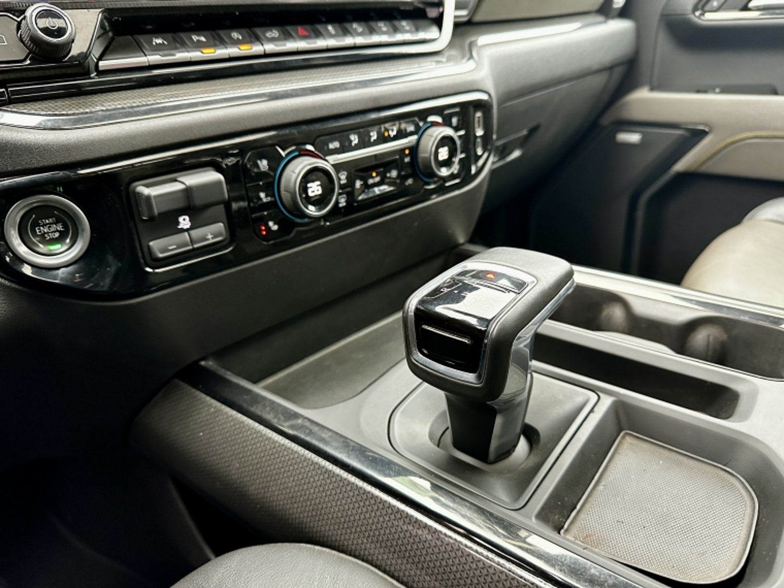 Chevrolet SILVERADO 6.2 AUT 2023 - Imagen 14 de 20