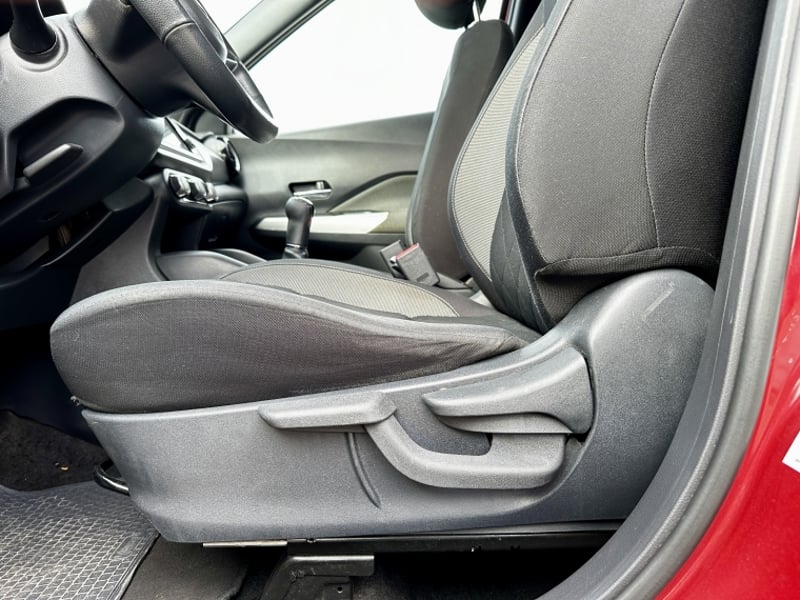 Nissan KICKS 1.6  ADVANCE  ROCK EDITION  MT 2020 - Imagen 16 de 18