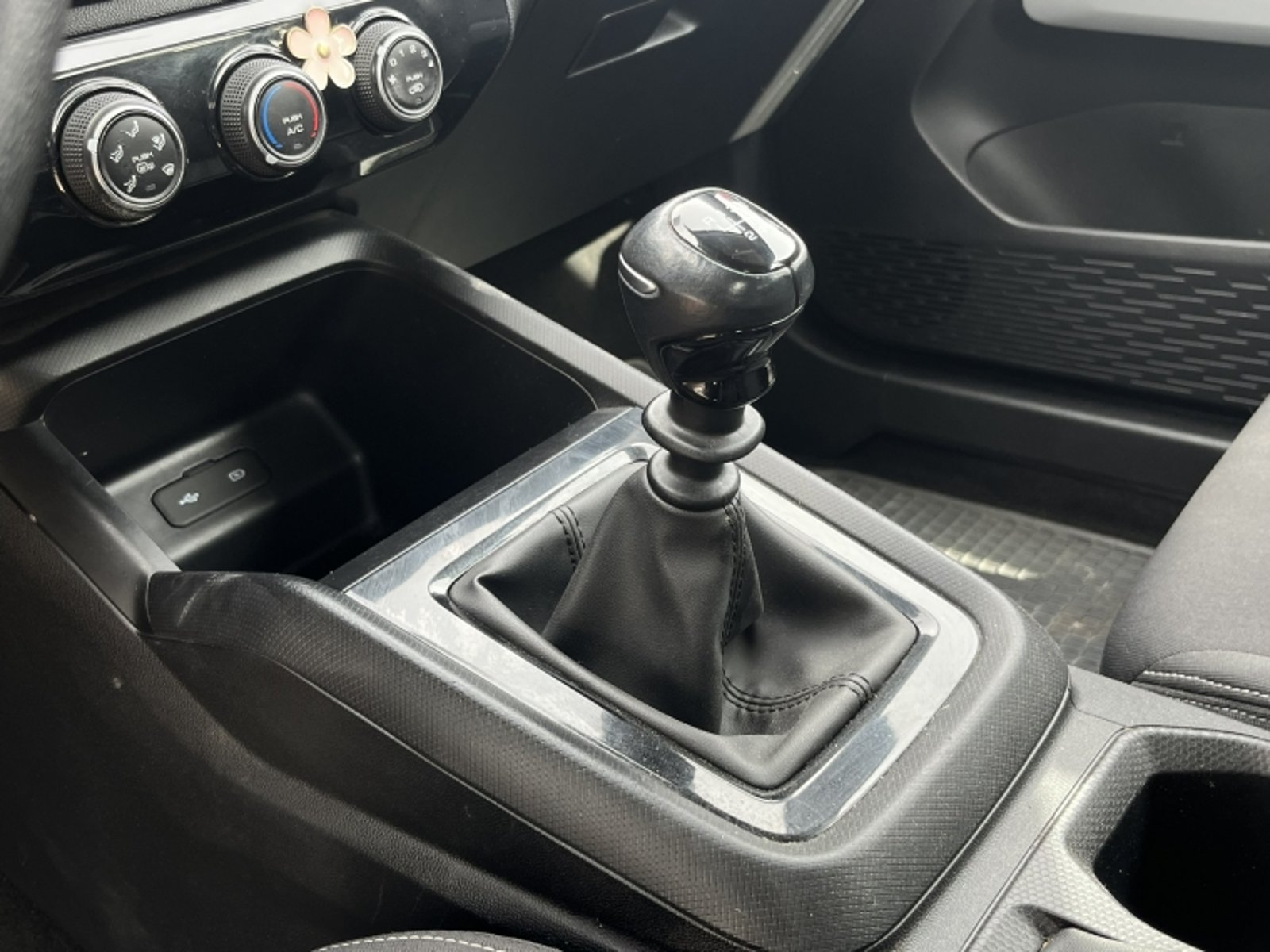 Chevrolet SAIL 1.5L HB LTZ MT 2025 - Imagen 15 de 20