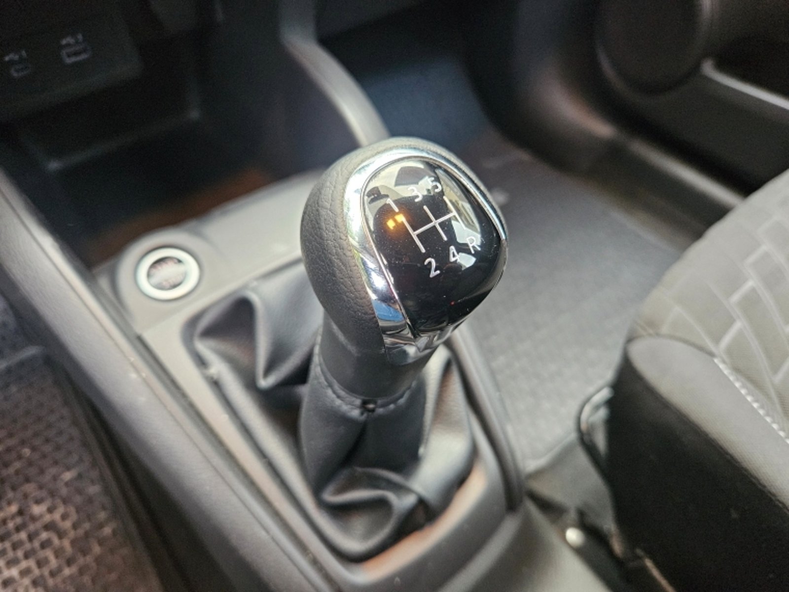 Nissan KICKS 1.6  ADVANCE  MT 2024 - Imagen 15 de 19