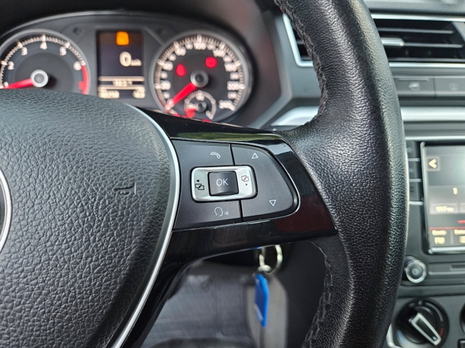 VOLKSWAGEN GOL 1.6  HIGHLINE MT 2023 - Imagen 18 de 20