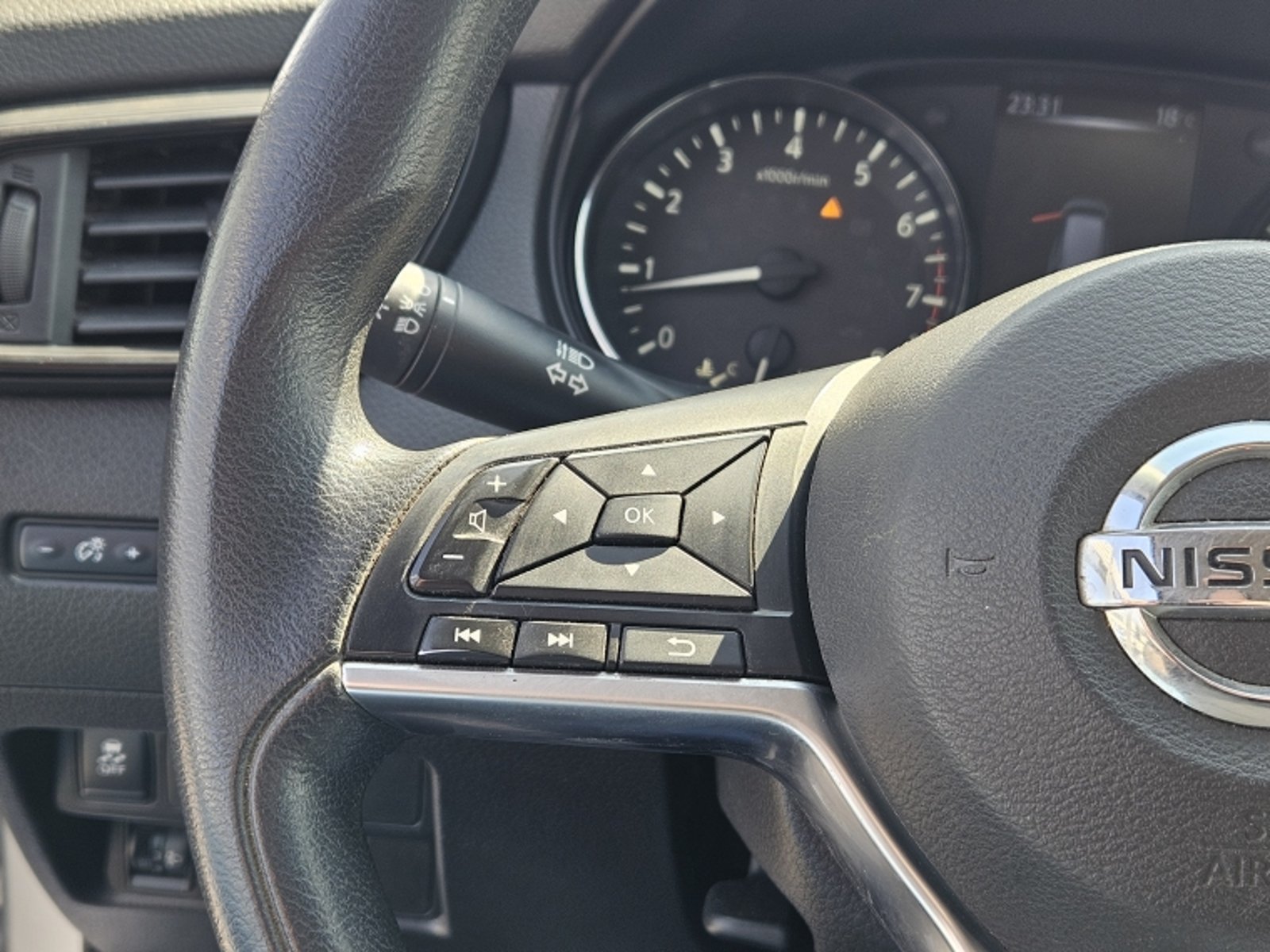 NISSAN X-TRAIL 2.5 SENSE CVT AT 2018 - Imagen 18 de 20