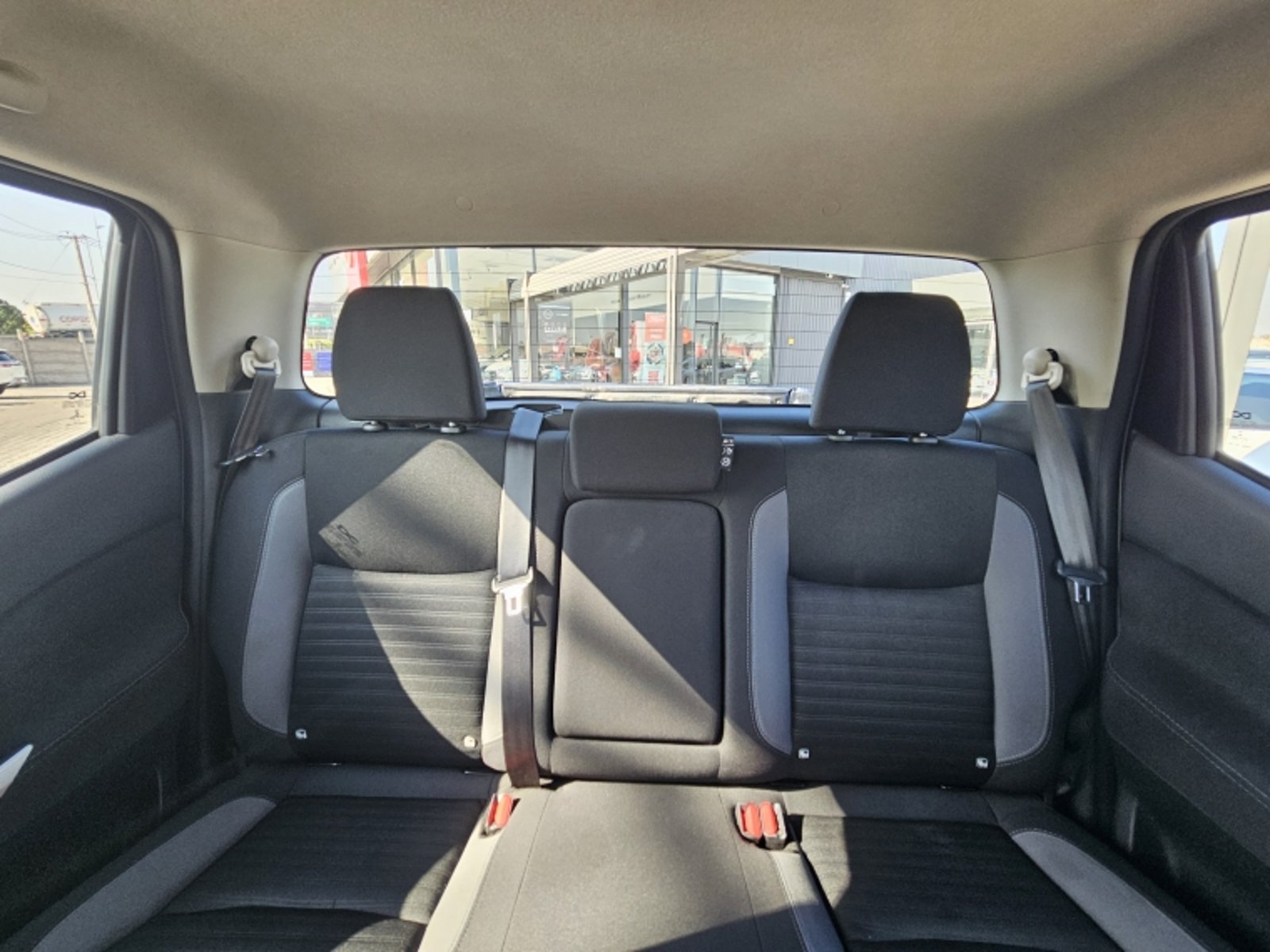NISSAN NAVARA 2.3 DC XE AT 4X4 DIESEL 2024 - Imagen 9 de 19