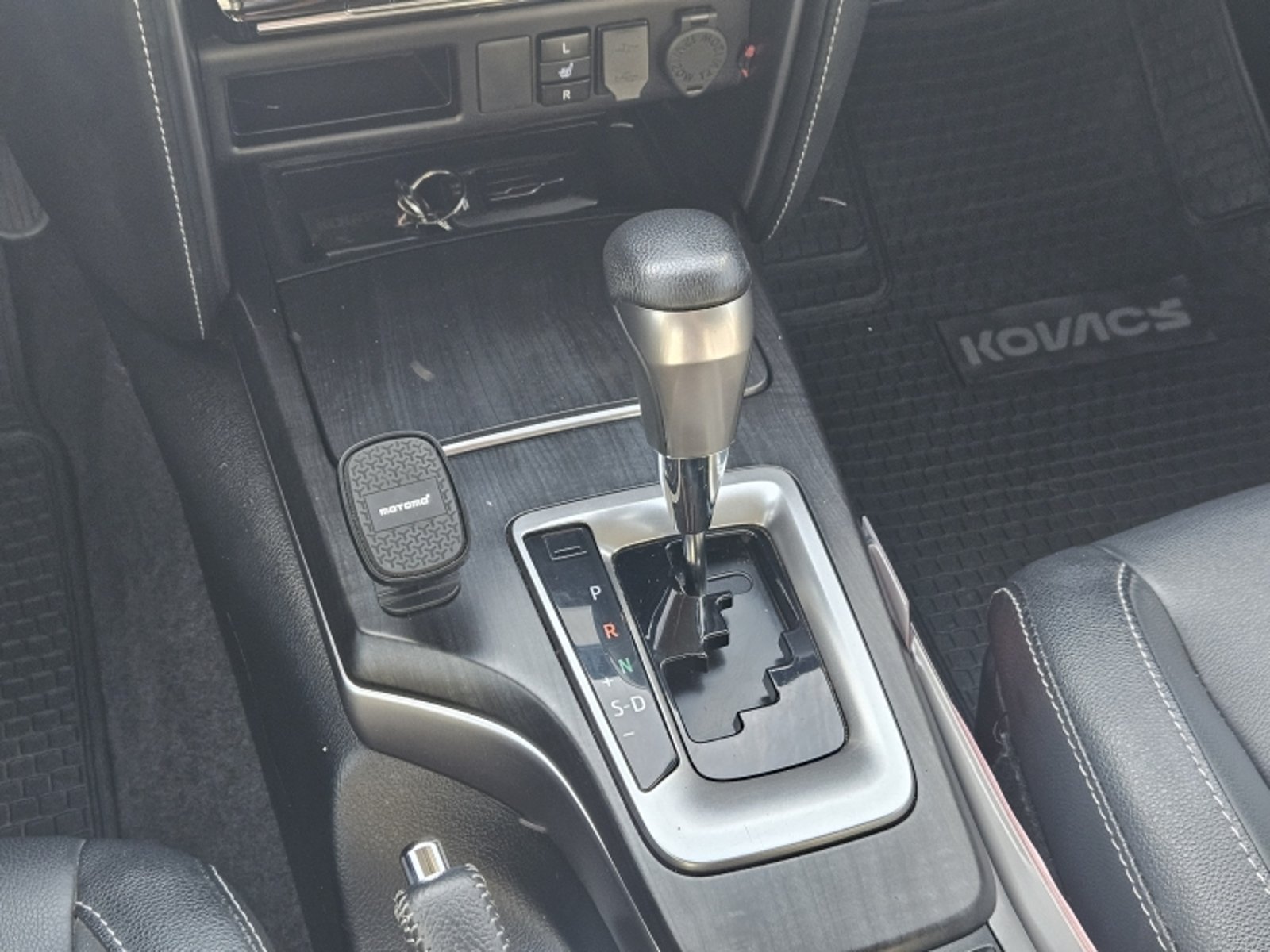 TOYOTA FORTUNER SRX AT 2.7 2023 - Imagen 12 de 20