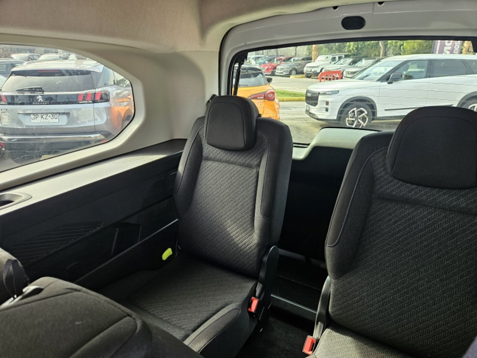 PEUGEOT RIFTER ALLURE BLUEHDI 130 AT DIESEL 2023 - Imagen 9 de 19
