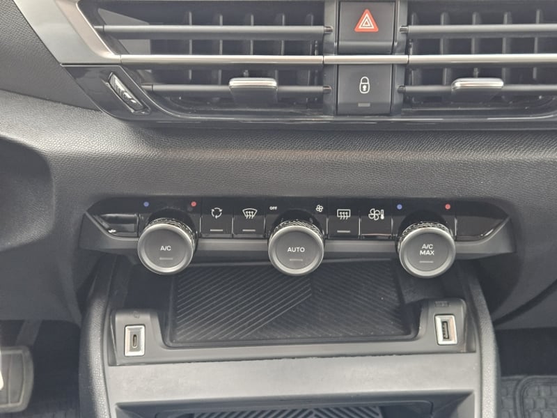 Citroën C-4 1.5 BLUEHDI 130 S&S EAT8 FEEL PACK AT DIESEL 2024 - Imagen 11 de 20