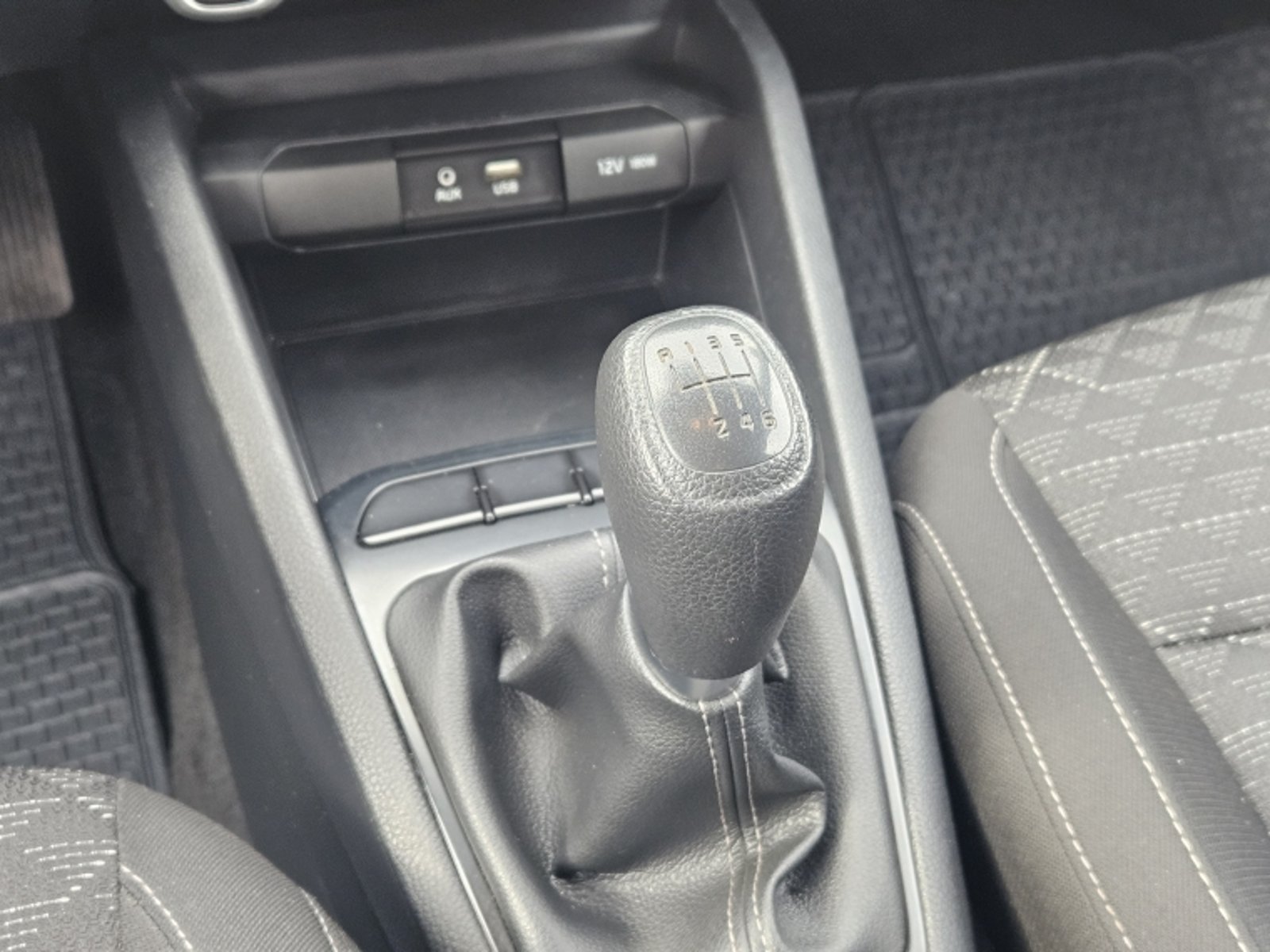 Kia RIO 4 LX 1.4 MT 2021 - Imagen 13 de 20