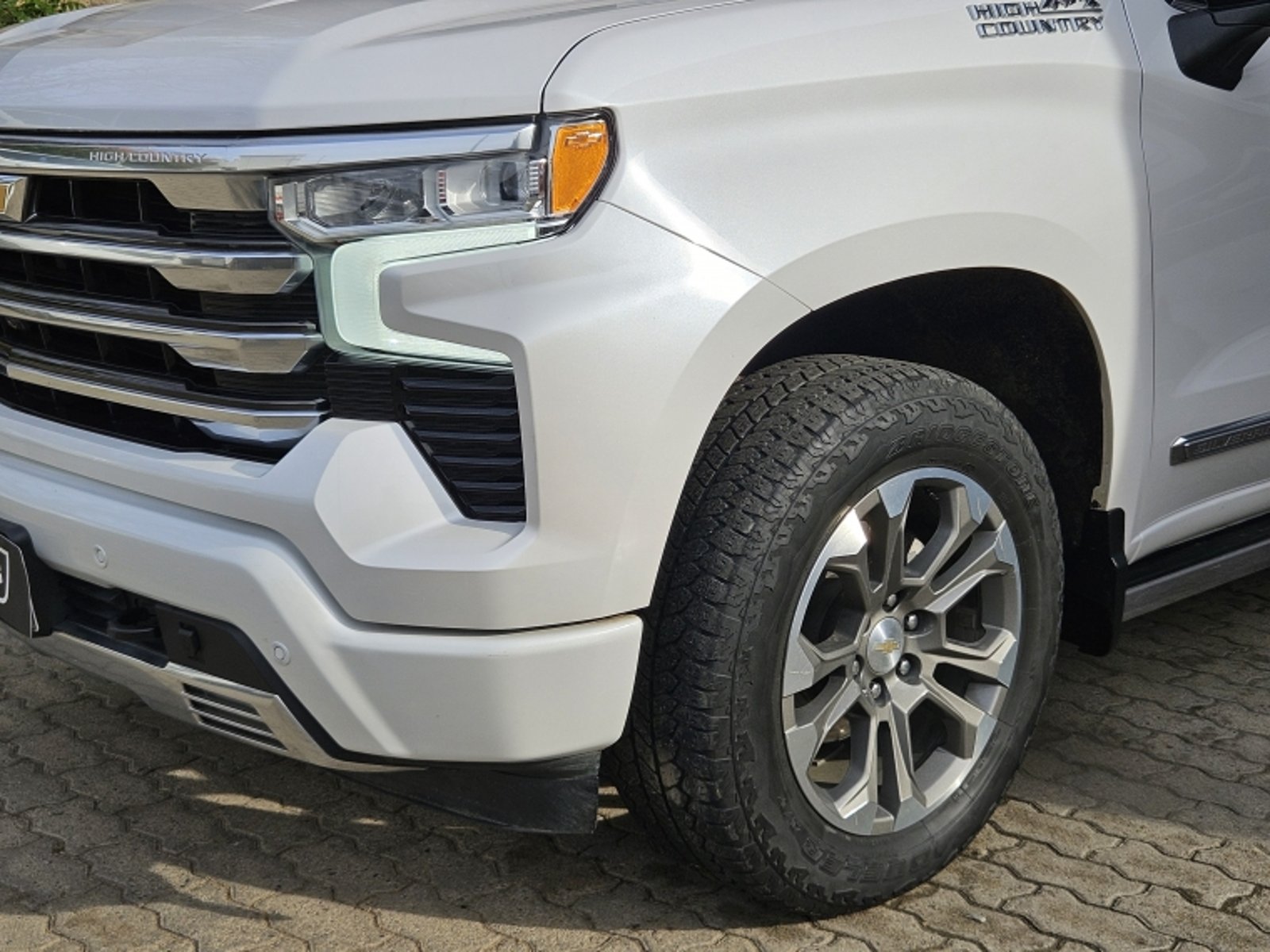 Chevrolet SILVERADO 3.0 TD HIGH COUNTRY AT 4X4 DIESEL 2023 - Foto 2 de 20