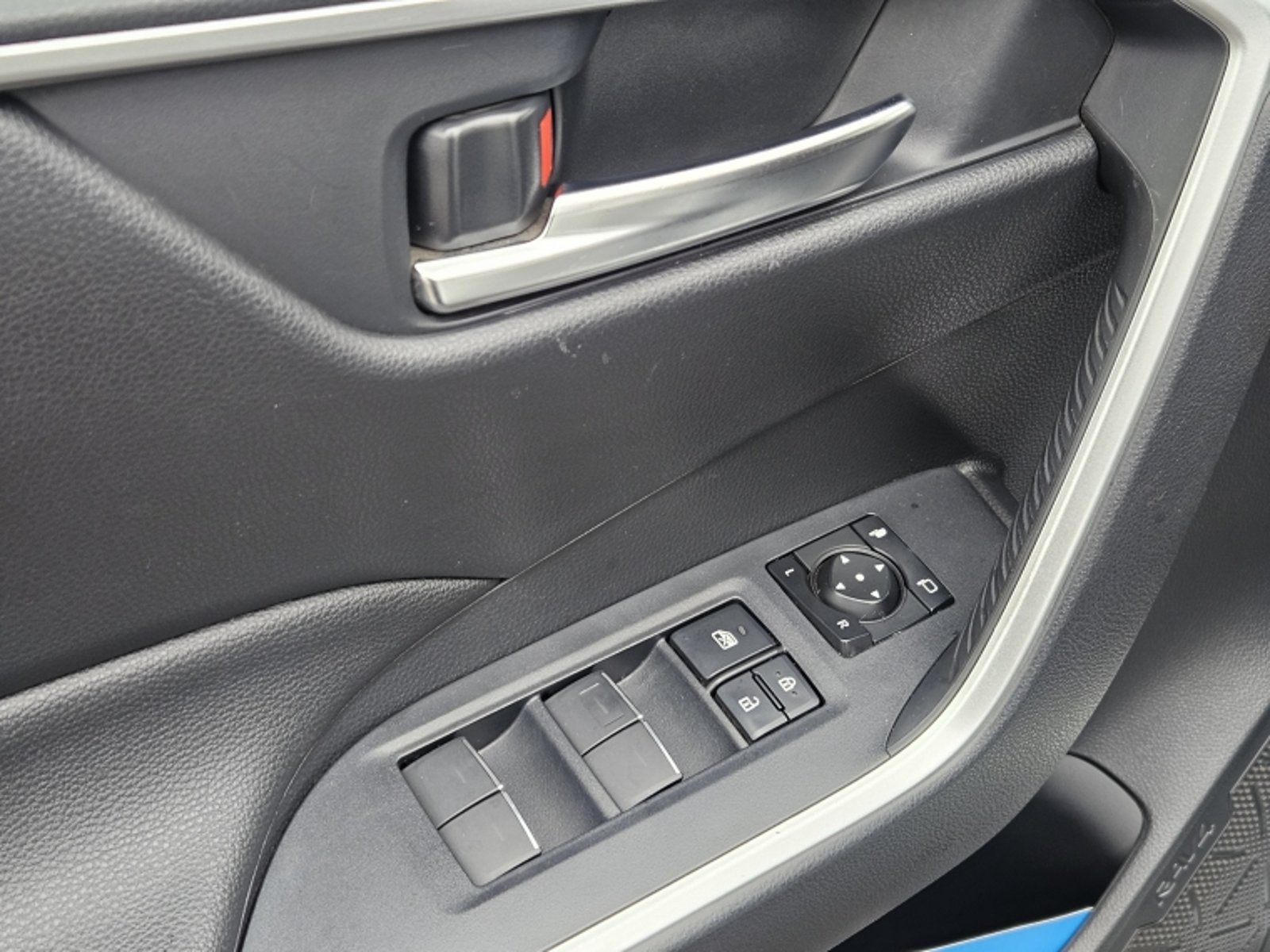 Toyota RAV4 2.0 XLE SAFETY SENSE AT 2023 - Imagen 15 de 20