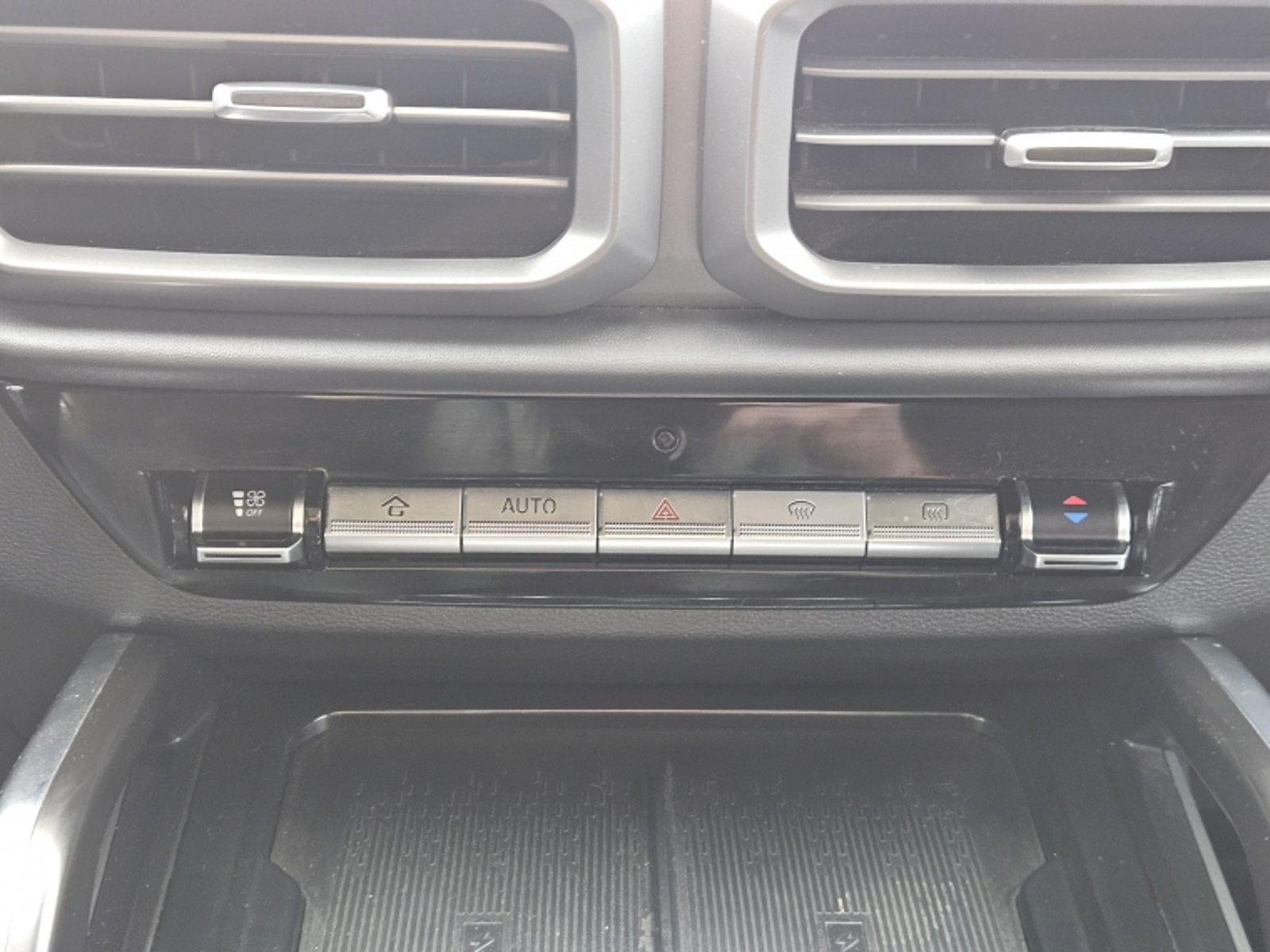 MAXUS D90 FLAGSHIP AT 4X4 2.0 T 2024 - Imagen 15 de 20