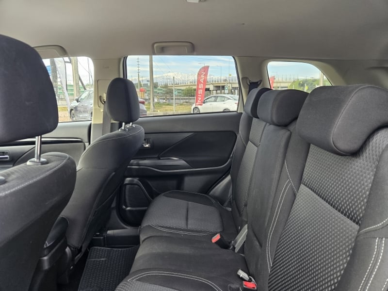 Mitsubishi OUTLANDER GLX AT 4X2 2.0 2023 - Imagen 8 de 20