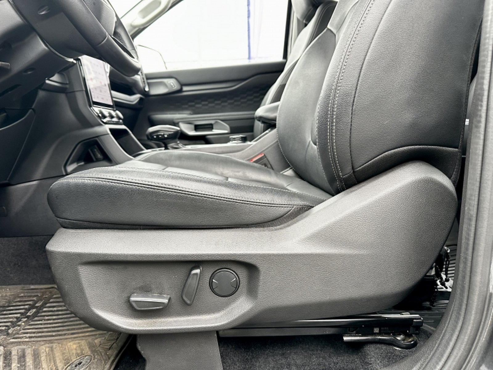 FORD RANGER LIMITED 3.0 AUT 2025 - Imagen 16 de 18