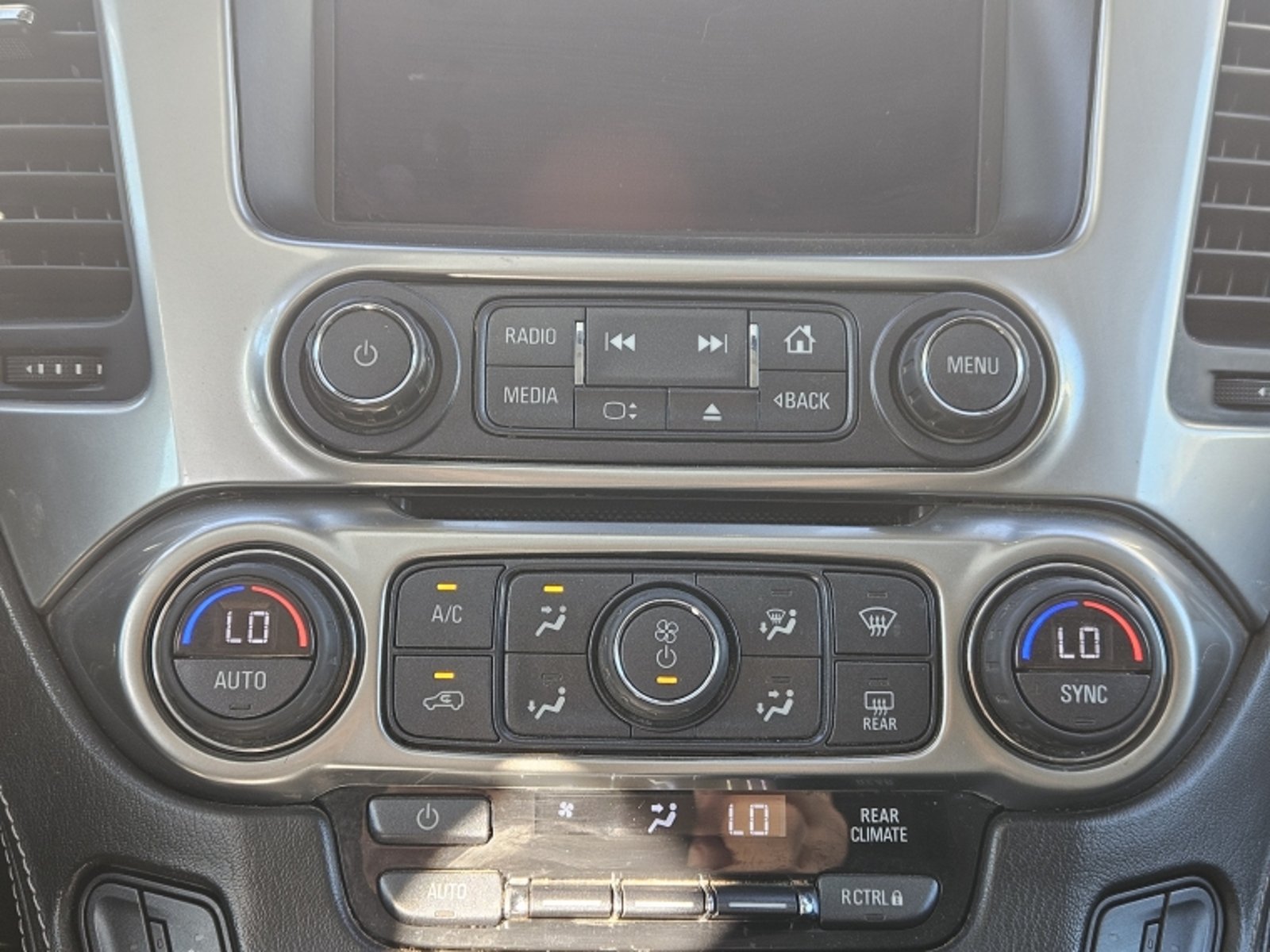 CHEVROLET SUBURBAN 5.3 LT AT 4X4 2018 - Imagen 12 de 20