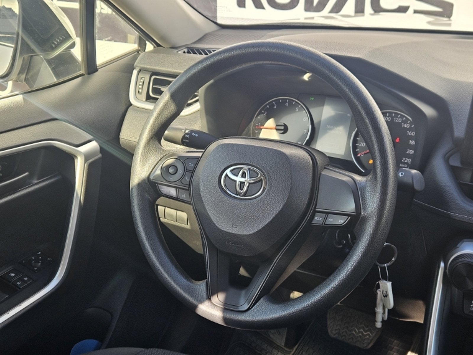 TOYOTA RAV4 LE AT 2024 - Imagen 13 de 20