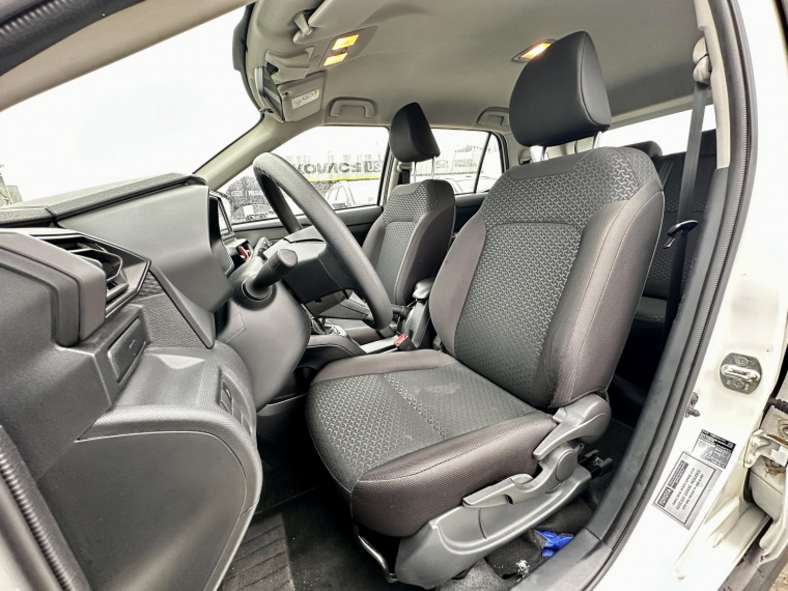 TOYOTA RAIZE 1.2 MT 2024 - Imagen 9 de 17