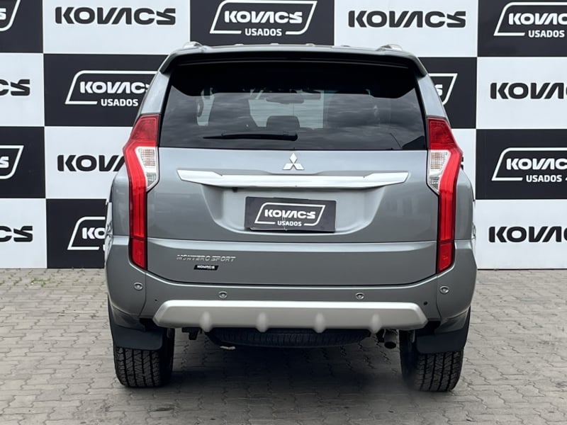 Mitsubishi MONTERO SPORT 3.0 AT  4X2 2020 - Imagen 4 de 20