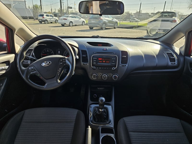 Kia CERATO 5 5 EX MT 1.6 2019 - Imagen 9 de 18