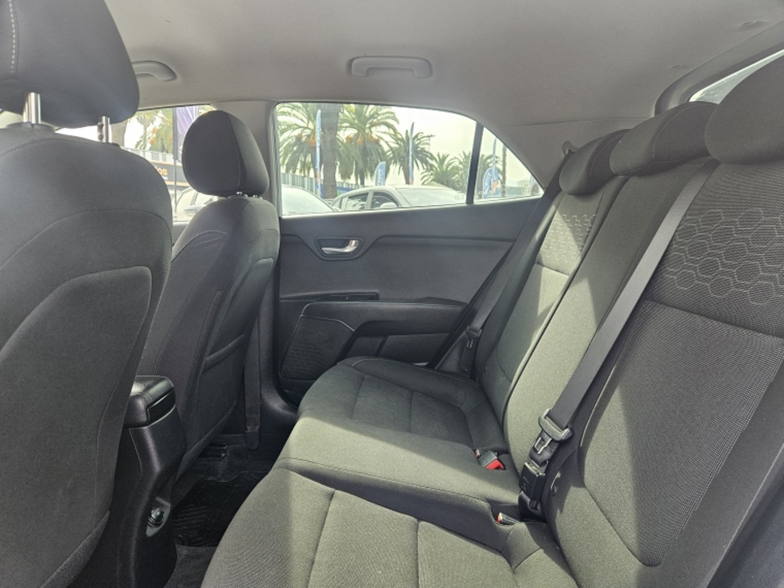 KIA RIO 5 EX 1.4 MT 2021 - Imagen 8 de 20