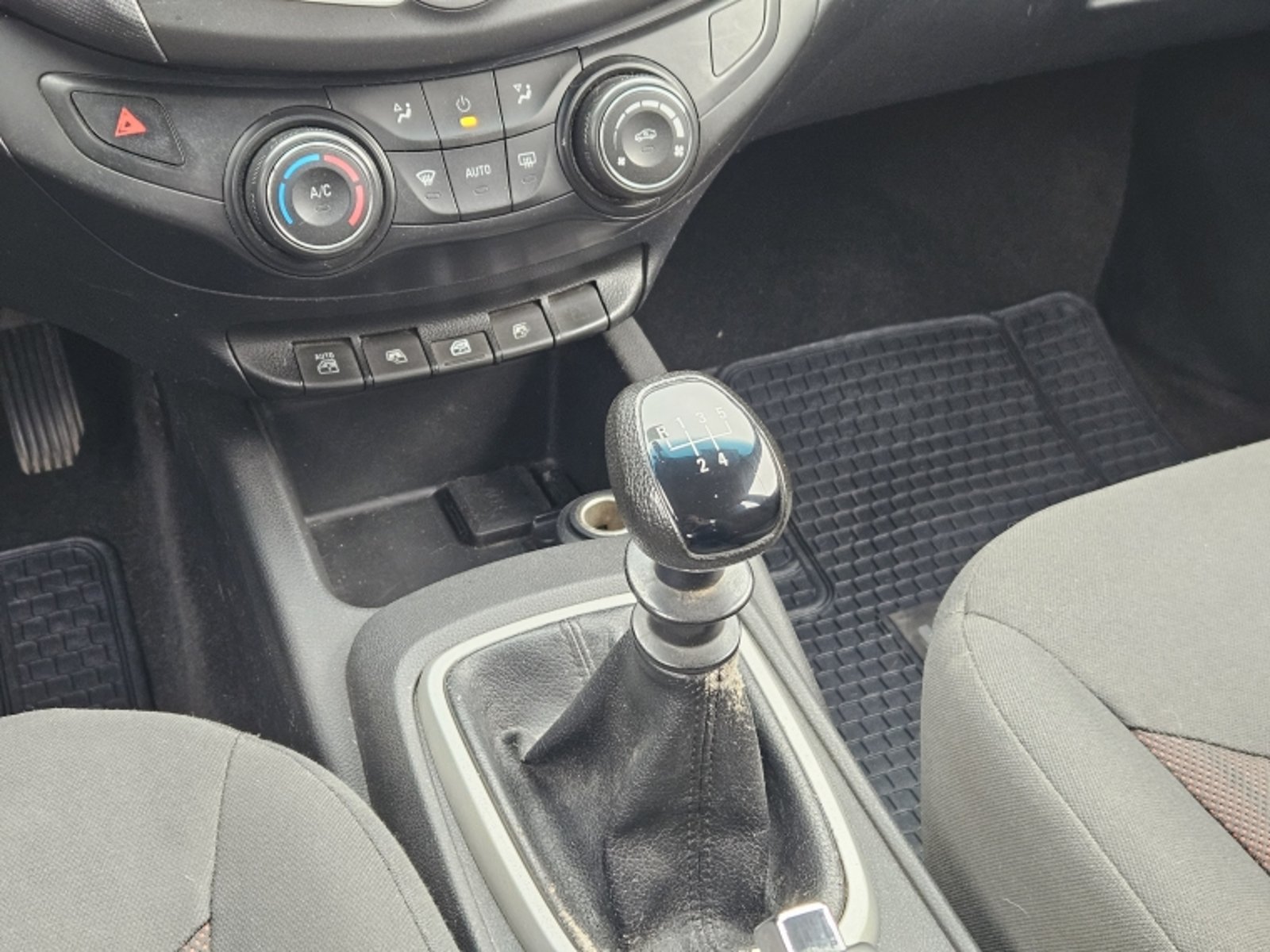 CHEVROLET SAIL LS 1.5 2018 - Imagen 14 de 19