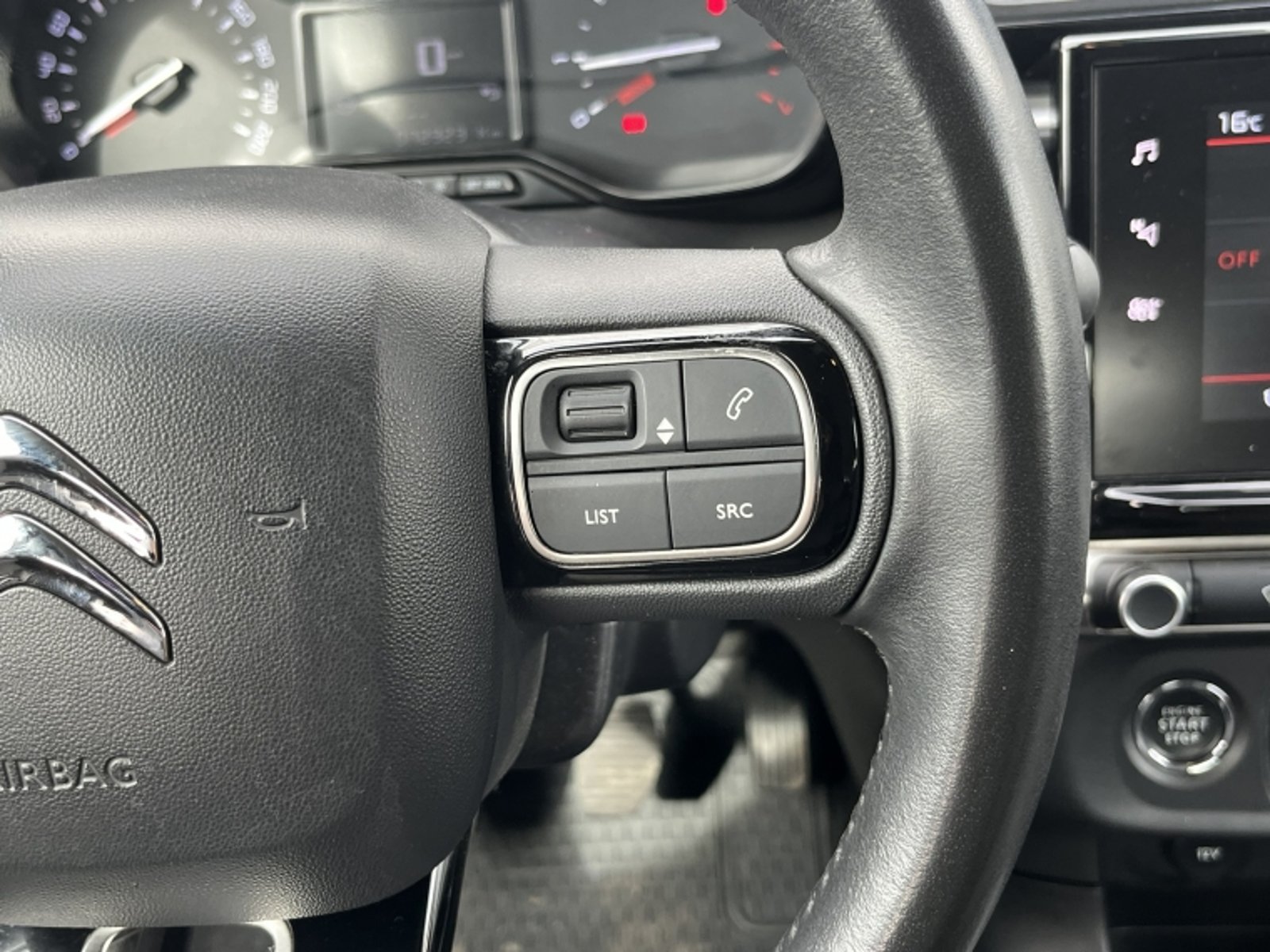 Citroën C-3 BLUEHDI 100 S&S FEEL MT 2023 - Imagen 18 de 20