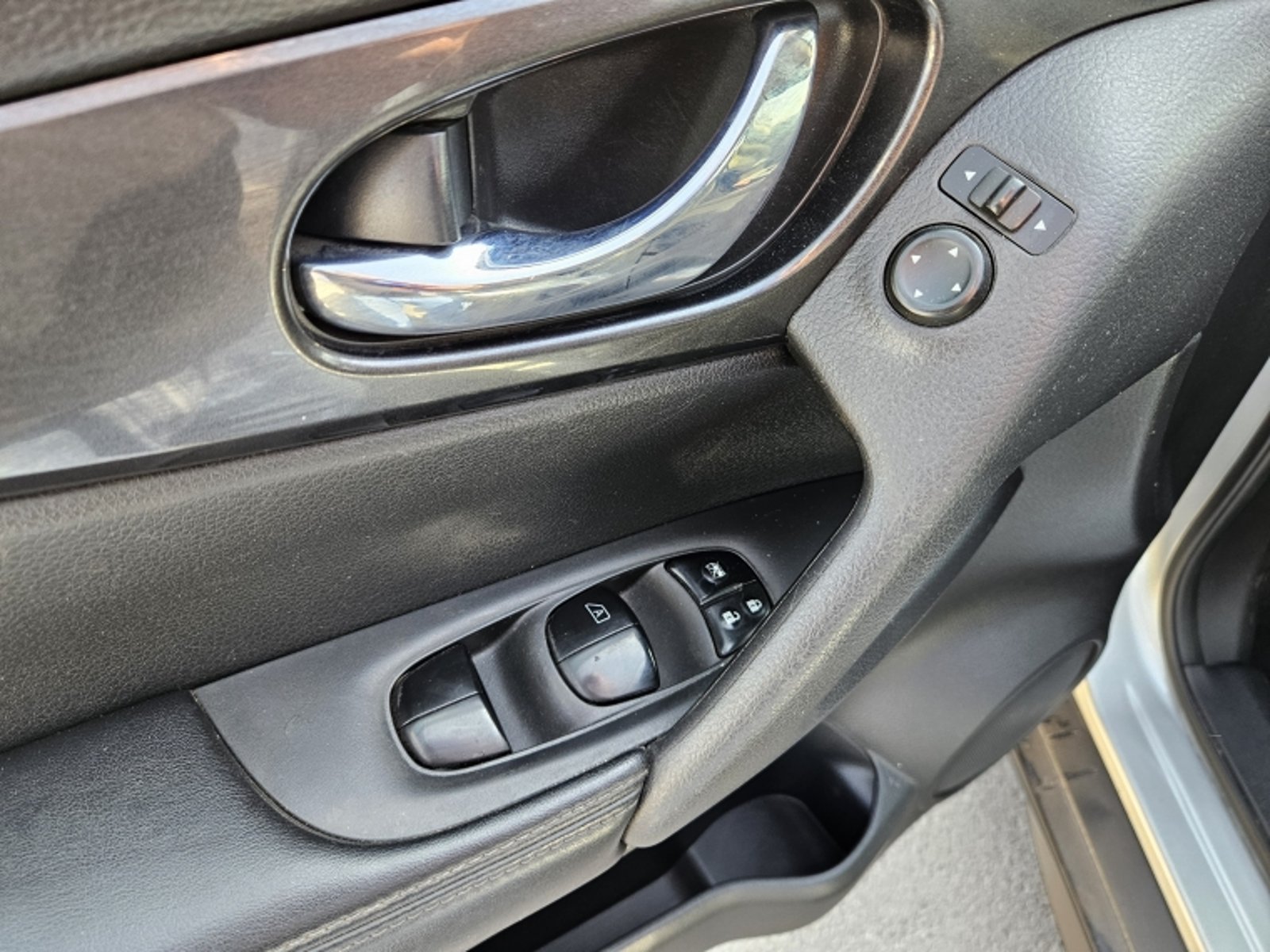 NISSAN X-TRAIL 2.5 SENSE CVT AT 2018 - Imagen 13 de 20